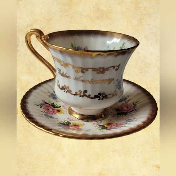 VINTAGE ROYAL VICTORIA FLORAL TEACUP & SAUCER GOLDEN ANNIVERSARY FINE BONE CHINA - Picture 2 of 9
